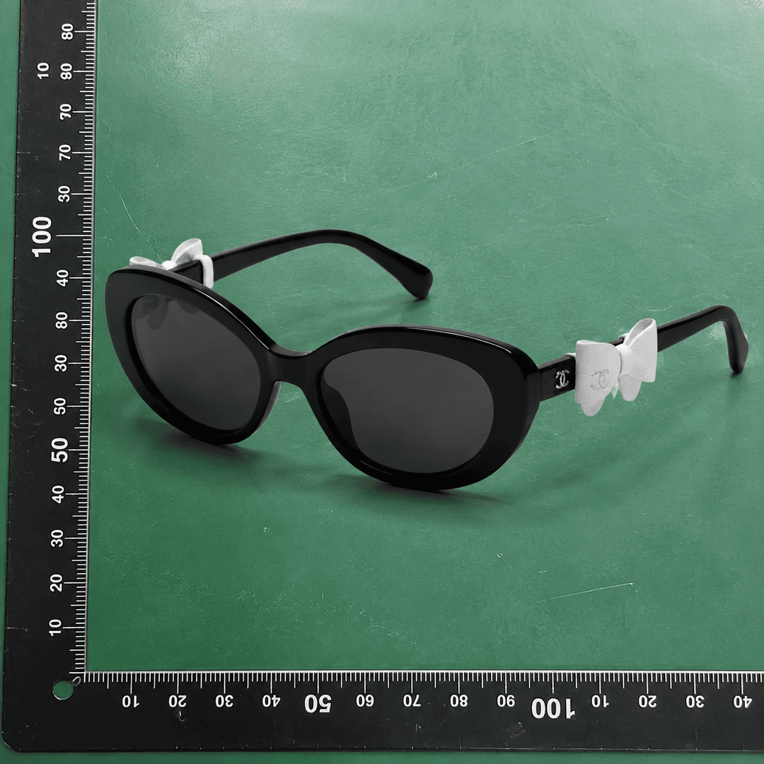 Oakley QC: Frame, Temple Marks & Flaw Check
