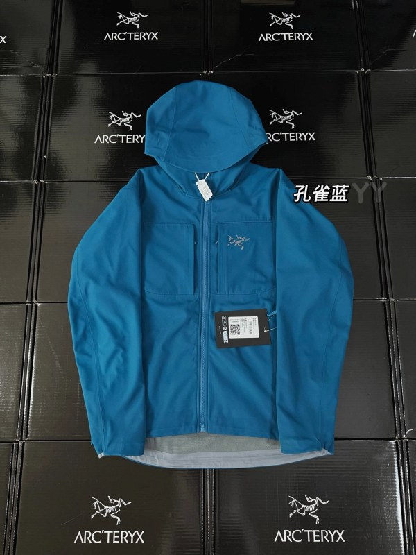 Arc'teryx Blue Shell Jacket Review: Drizzle-Ready, Downpour-Not — 673 g of Fleece-Lined Softshell