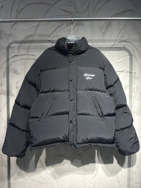 Balenciaga Black Puffer Jacket Review: A 1/2/3 Size Run Tested on Three Body Types