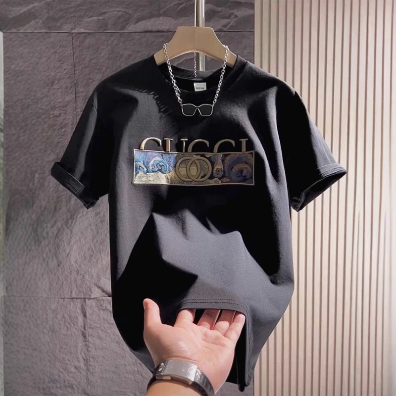 Gucci Black T-Shirt in Casual Streetwear Style Review: A 65–80 cm Mid-Long Drop Tested on Three Body Types