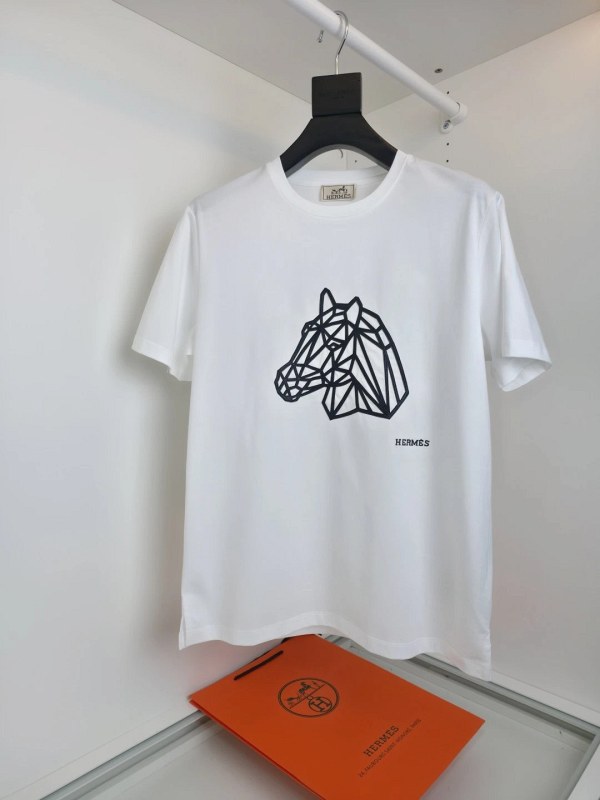 Hermes Puzzle Equestre Tee Review: One Size L Worn by Three Body Types, and the Size-Up Question