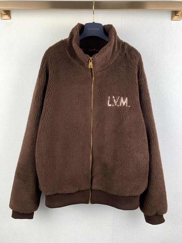 Brown Under Two Lights: Colour Consistency and Fade Risk on the $101.49 Louis Vuitton Fleece