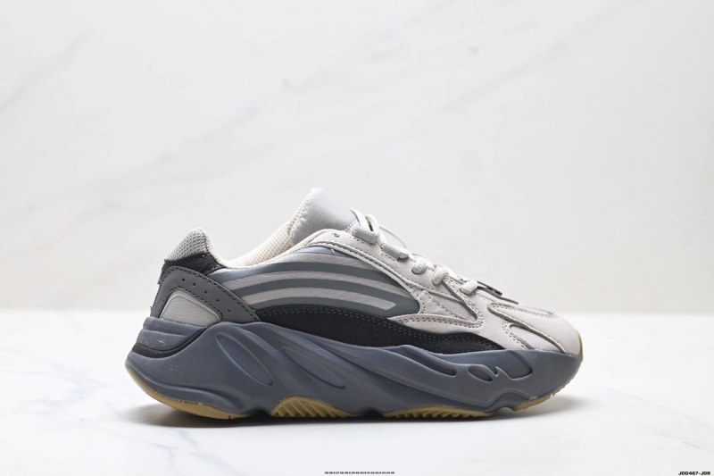 Yeezy 700-Style Gray Sneakers Review: $31.34 Against a $300 Spec Sheet